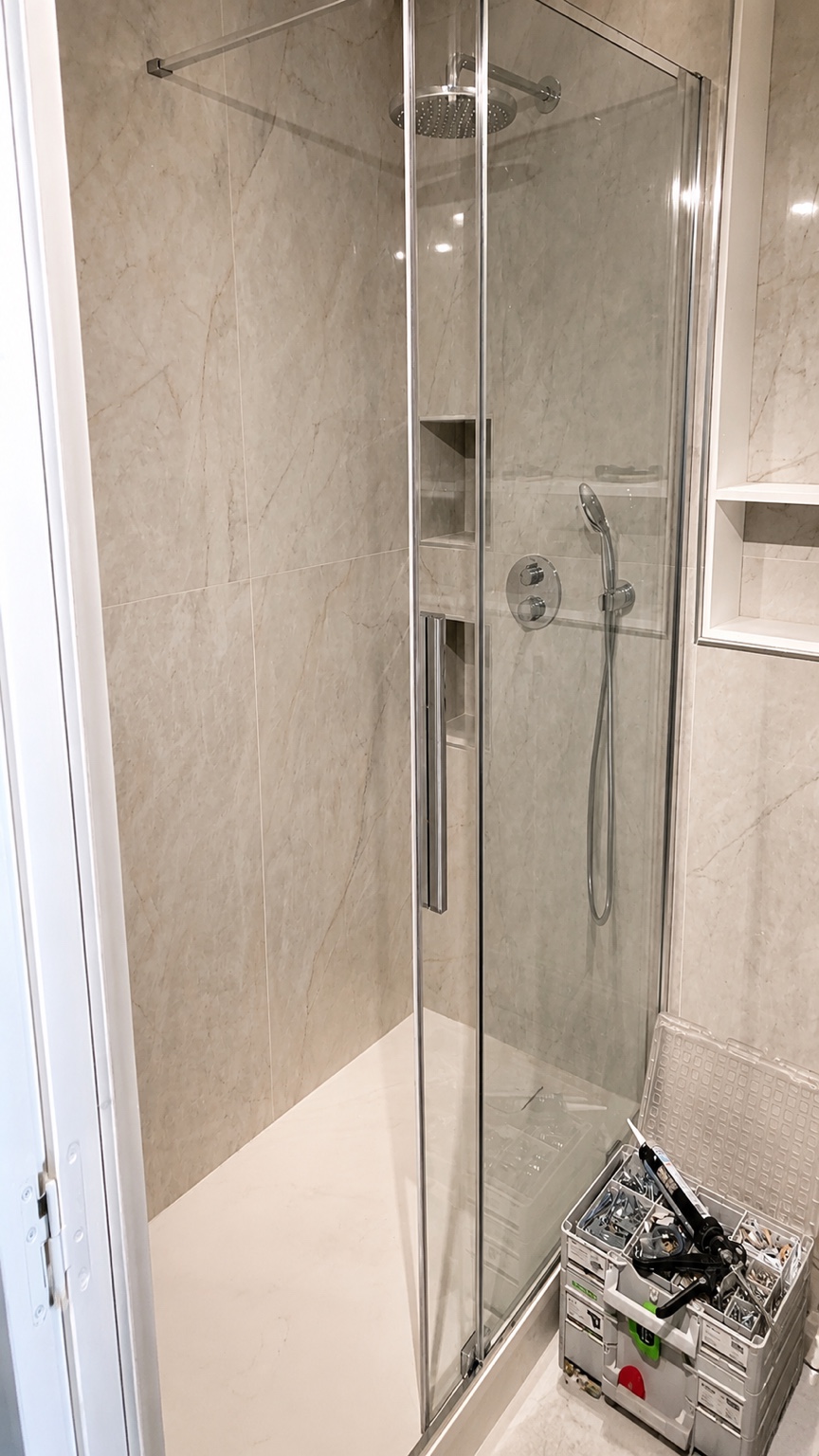 Installation de la paroi de douche